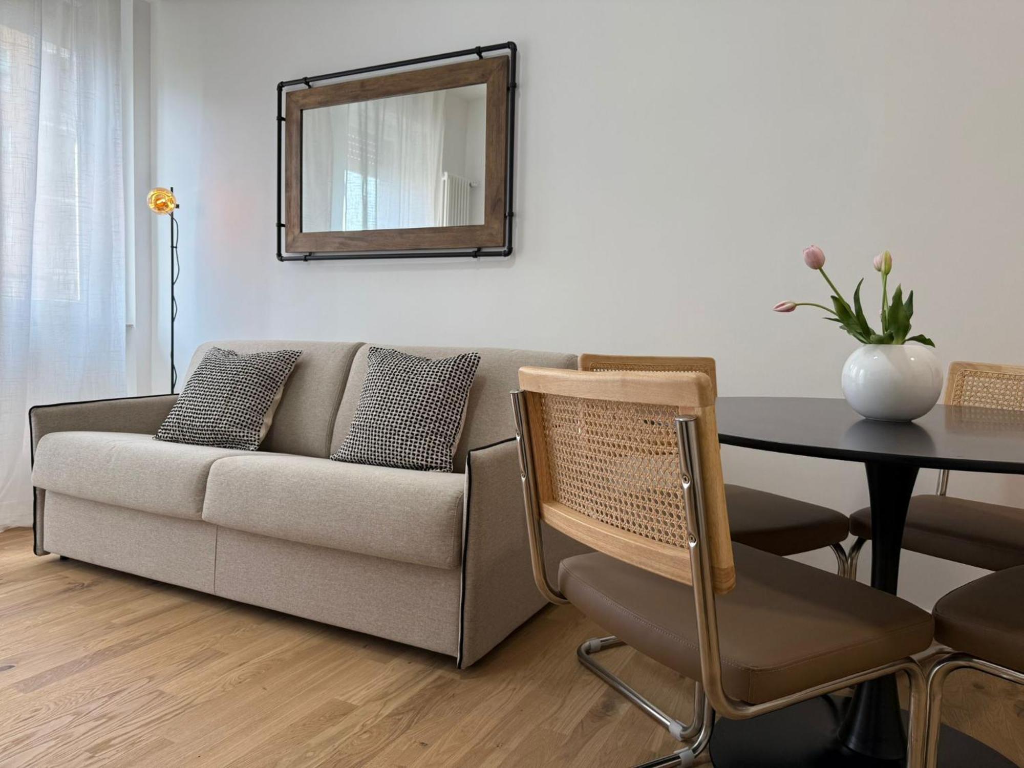 Viale Monza Ab - 2 Bedroom- 15 Min Dal Duomo Appartement *