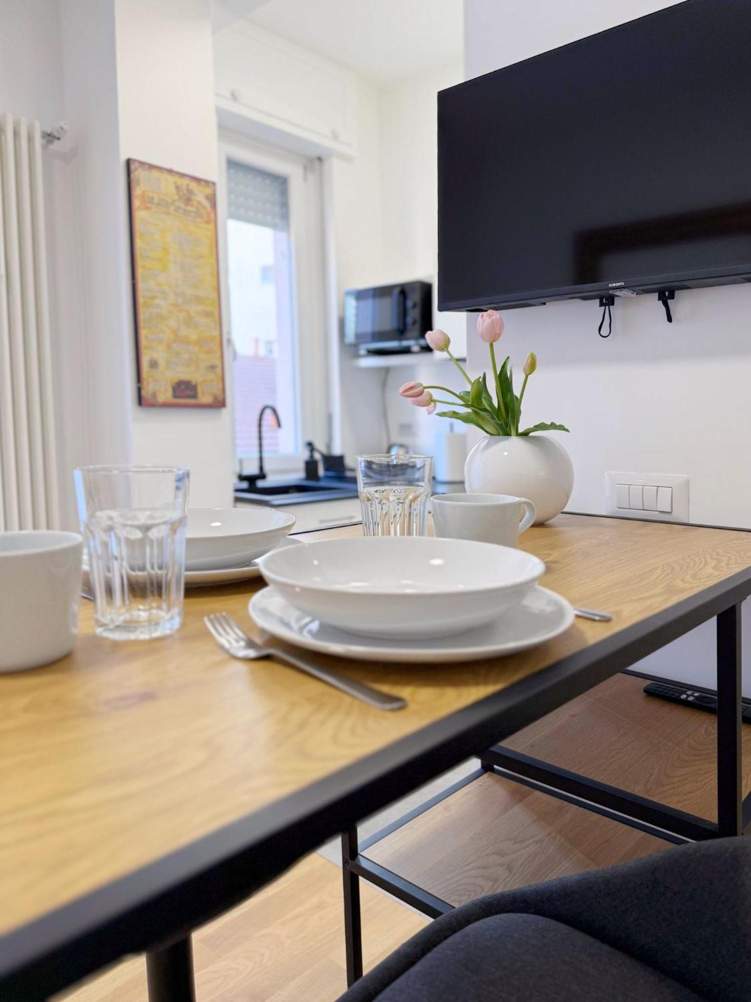 Viale Monza Ab - 2 Bedroom- 15 Min Dal Duomo Apartment *